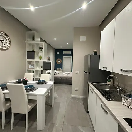 La Casa Dell'Arco 45 & 47 * טריג'אנו