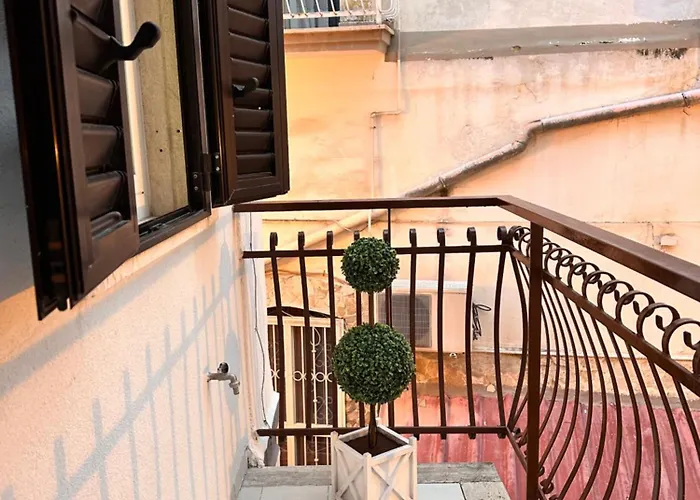 La Casa Dell' Arco Vakantiehuis